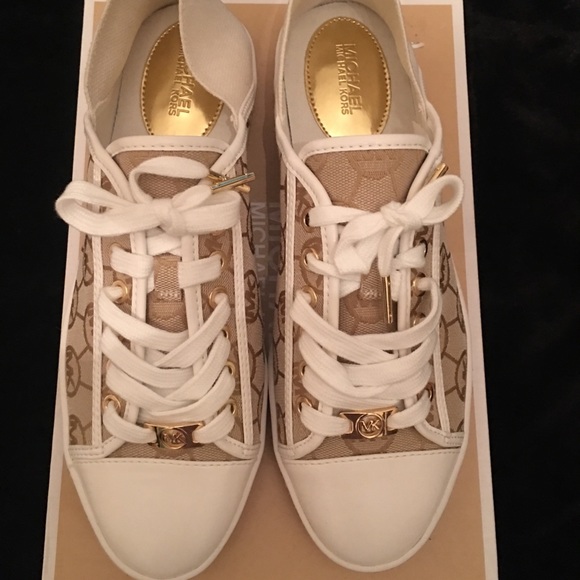 Michael Kors Shoes - Michael Kors KRISTY Slide shoe NIB 8.5